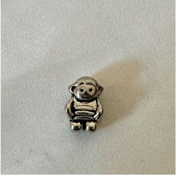 Silver tone boy charm - Image 4