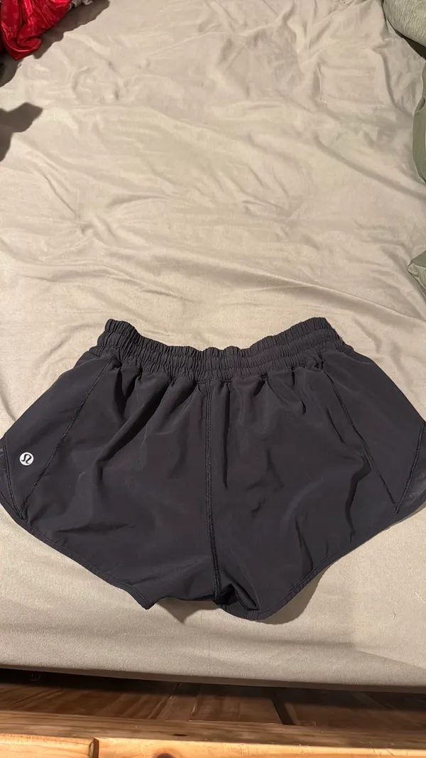 Lululemon Shorts Hotty Hot Low-Rise - Image 4