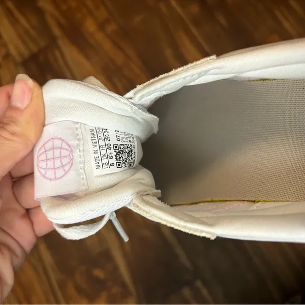 Adidas Women's Pink and Cream Sneakers - Image 10
