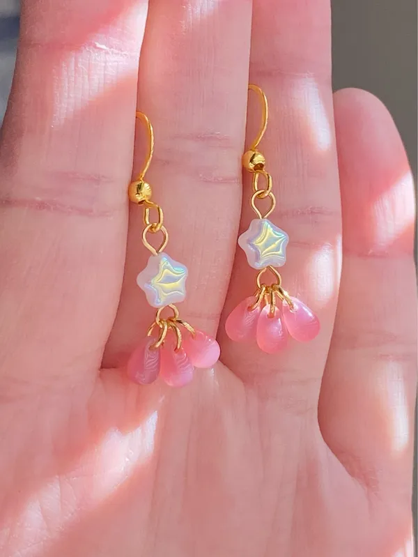 Handmade czech glass mini star & pink teardrop beads earrings🩷💫 - Image 5