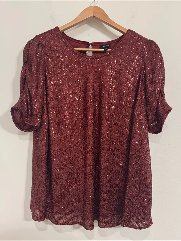 Torrid Burgundy Sequin Short Sleeve Going out Top Ruched Sleeves Keyhole Back 1X - Image 2