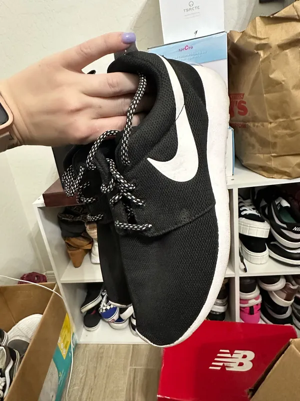 Nike women’s shoes size 7.5 - Image 2