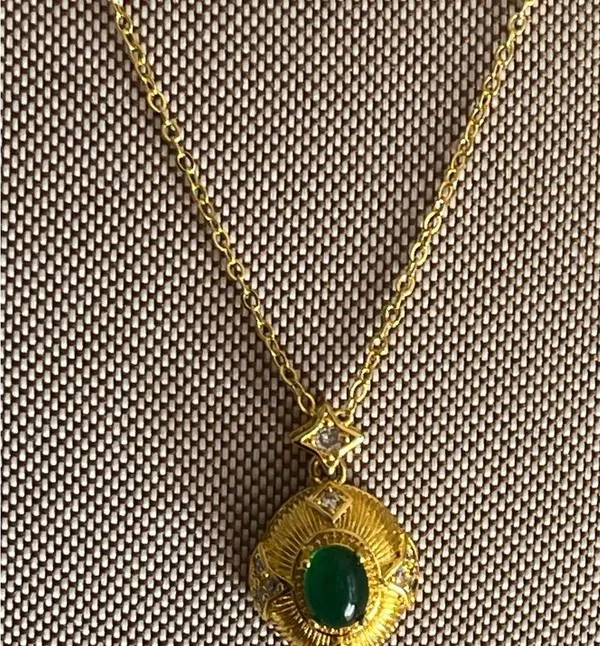 Classic Gold Color Simulation Emerald Pendant Fashion Necklace - Image 3