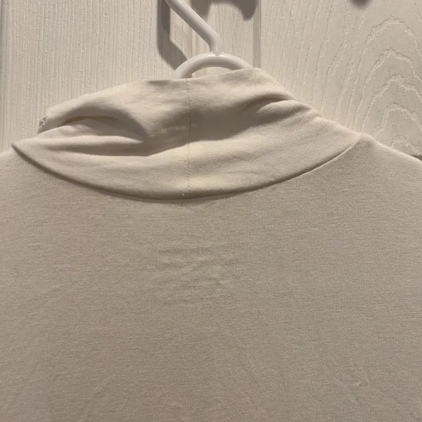Chico's The Ultimate Tee Cream Mock Neck Ruched Long Sleeve Top Womens Size S - Image 5