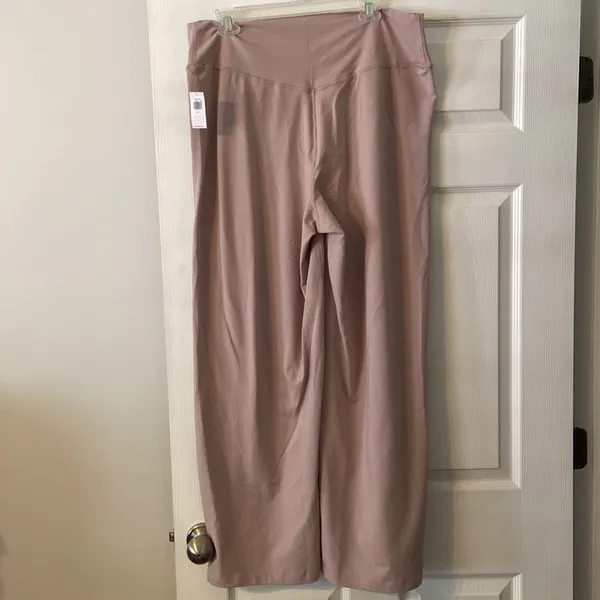 Old Navy Extra Wide High Rise Stylish Wide-Leg Pants inseam 30” waist 38” elasti - Image 3