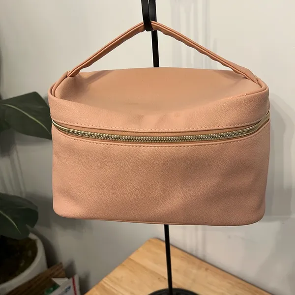 Trina turk makeup bag/ hygiene bag - Image 2