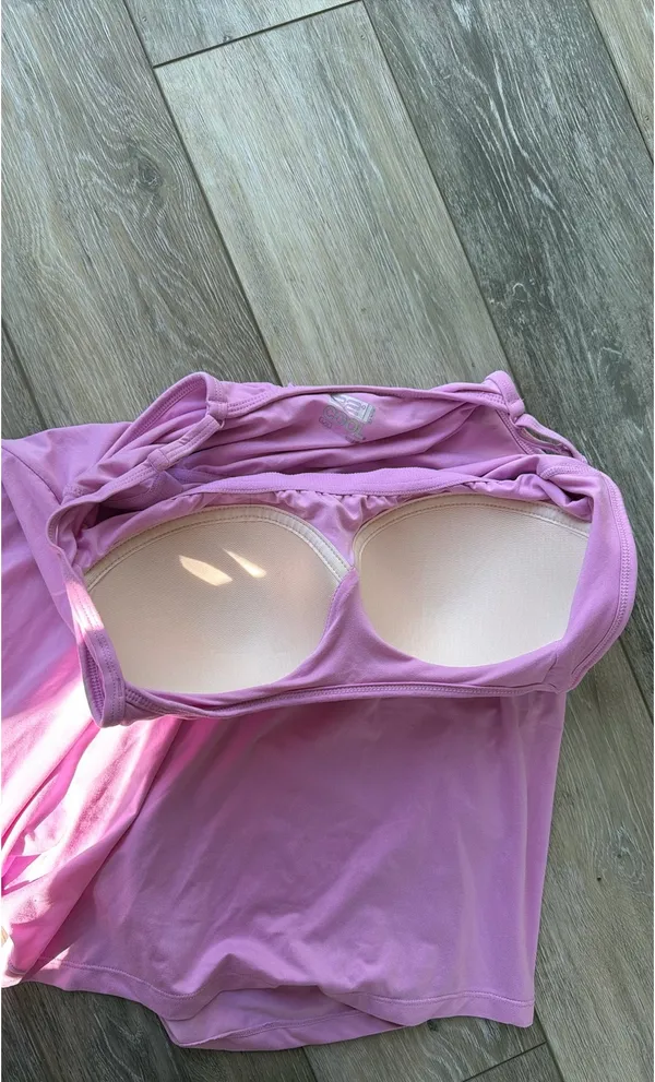 Pink flowy tank top with built in bra - Image 2