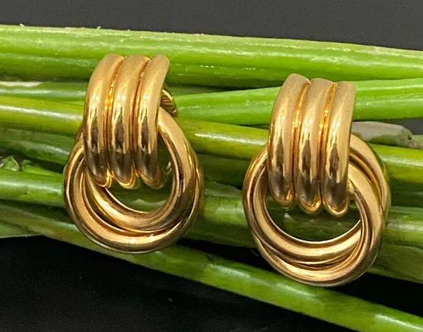 Vintage Gold Tone Grooved Tube Interlocking Knot Modern Chunky Clip On Earrings - Image 2