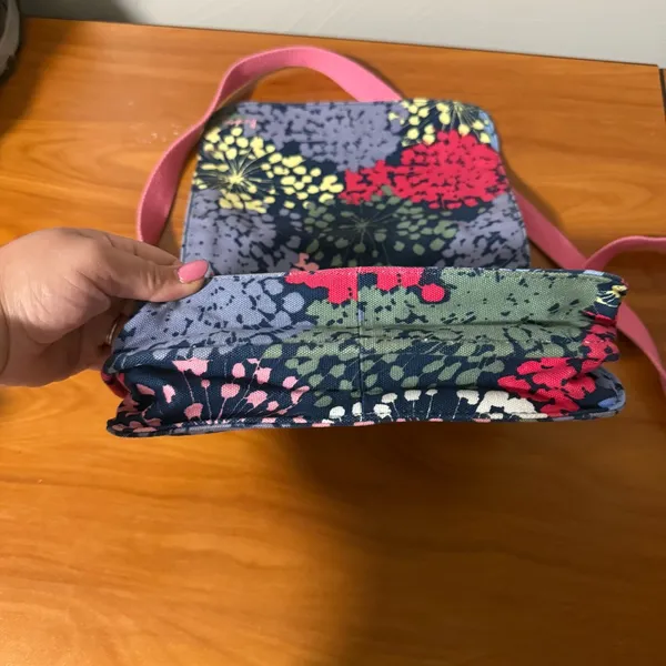 Boden Vibrant Floral Crossbody Bag - Red and‎ Blue - Image 5