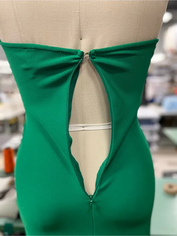 Green Halter Neck Midi Dress with Ruffle Hem XL - Image 7