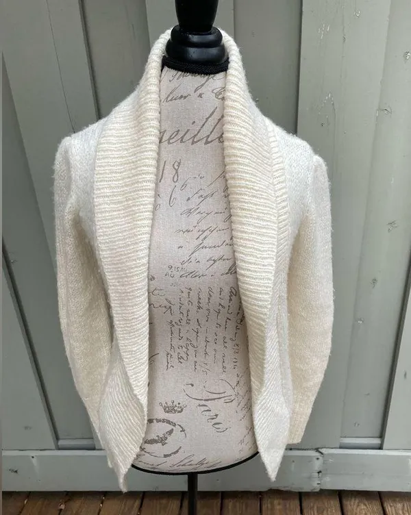 Guess Jeans Cream Plush Cardigan Women’s Size Medium - Image 9
