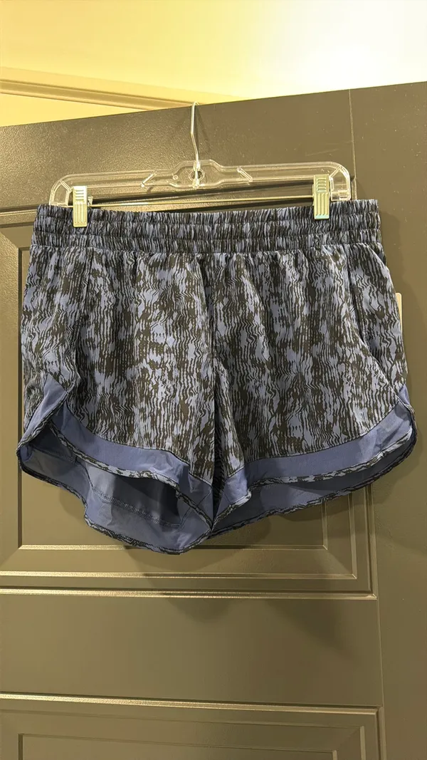 Athleta Shorts 4" - Image 3