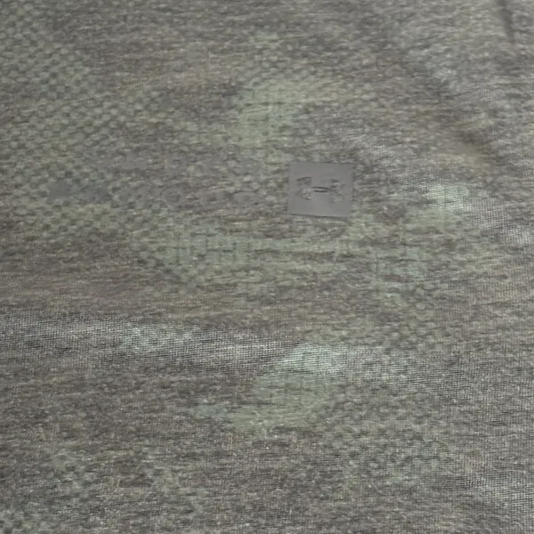 Under Armour Women's Heatgear Camo Shirt Small Loose Fit - Image 2