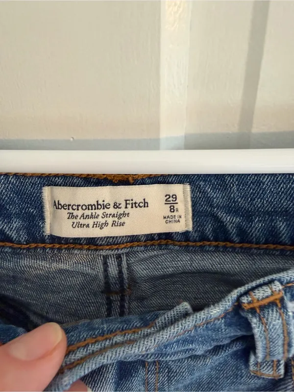 Abercrombie Ultra High Rise Ankle Straight Distressed‎ Jeans 29/8R Light Wash - Image 2