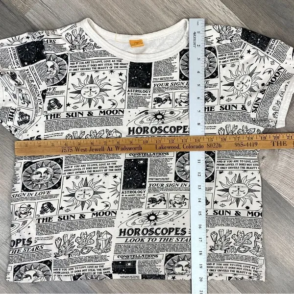 Vibe N Astrology Horoscope Crop Tee Shirt‎ Cream Black Medium - Image 10