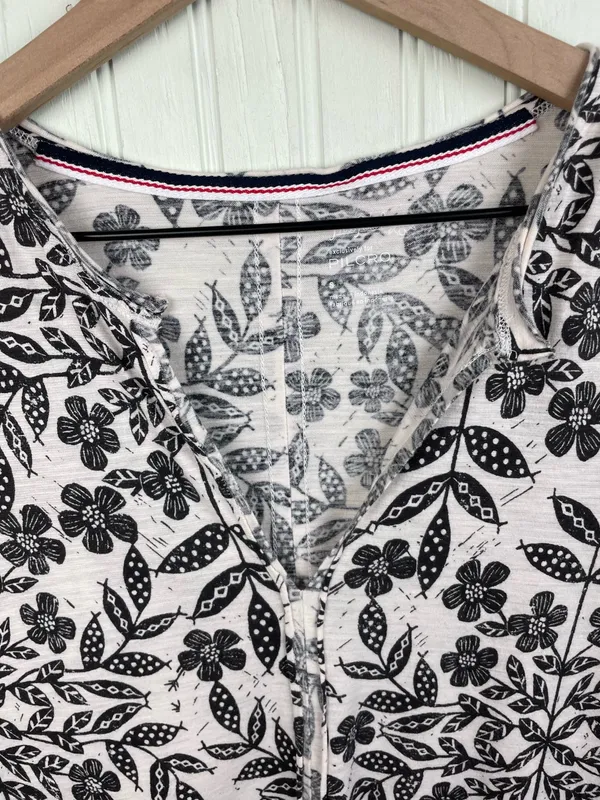 Anthropologie Press Relief Pilcro Spliced-Neck Tee Size Small Black White Floral - Image 13