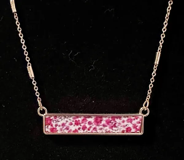 Boutique Gold pink floral pendant necklace - Image 2