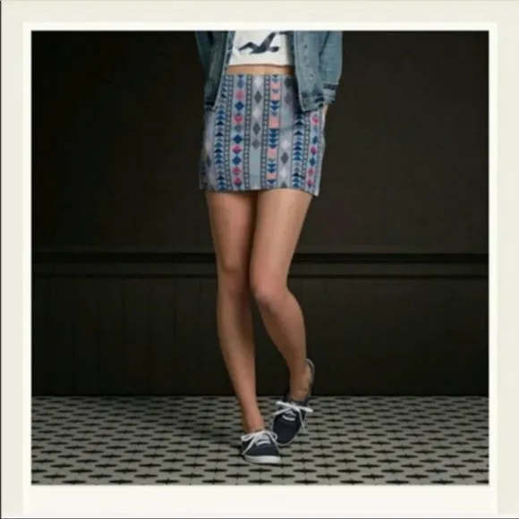 5/$30 🎈 Hollister geometric‎ mini skirt women’s size 3 - Image 2