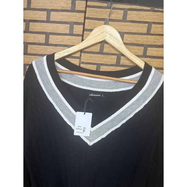 Olivaceous Black With Gray Stripe Cable Knit V‎ Neck Sweater Size Small - Image 3