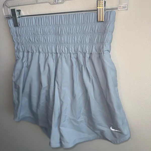 Nike Dri-FIT High-Waisted Shorts 3" Brief Lined - Image 2