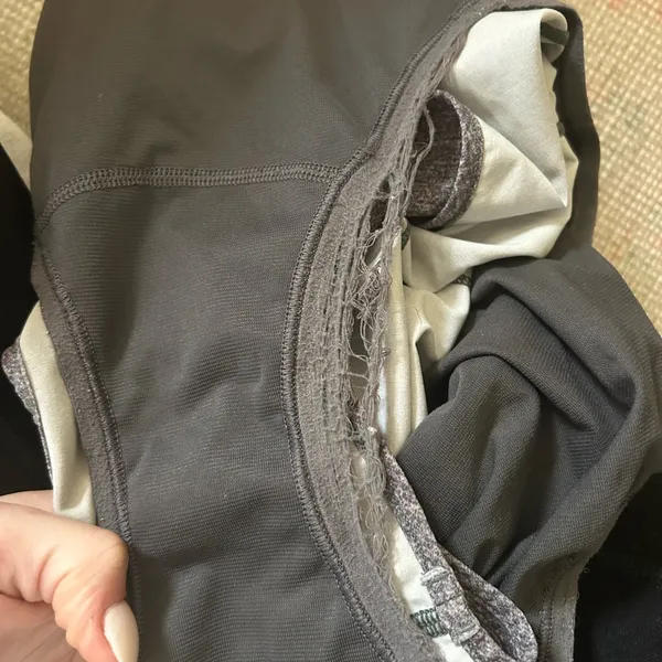 Lululemon Hotty Hot 2.5 inch Shorts Size 8 - Image 2