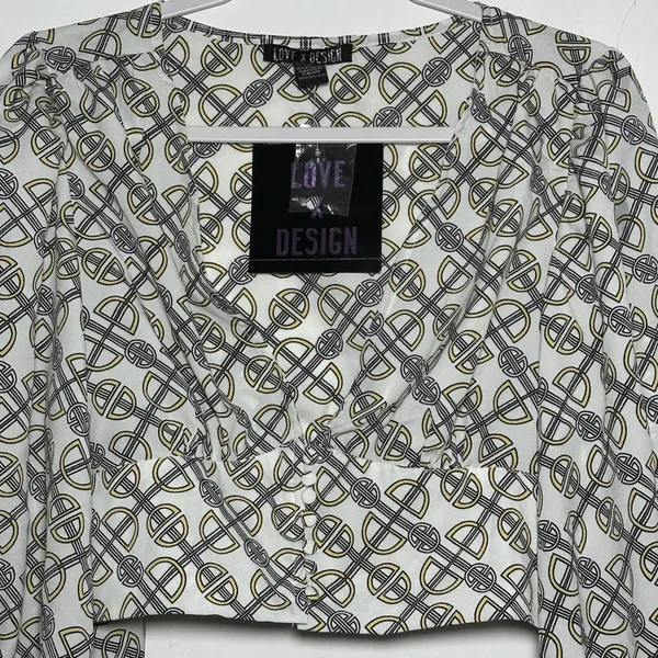LOVE X DESIGN Geometric Print Cropped Blouse Long Sleeve Women's Size S‎ - Image 3