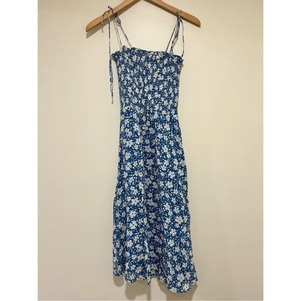 NWOT Reformation Sable Smocked Tie Midi Dress in Mari Blue White Floral Size XS - Image 2