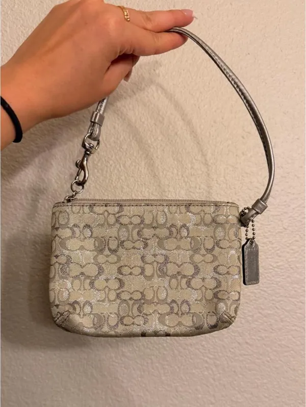 Vintage Sparkly Silver/Gray and White Coach Wristlet - Image 2
