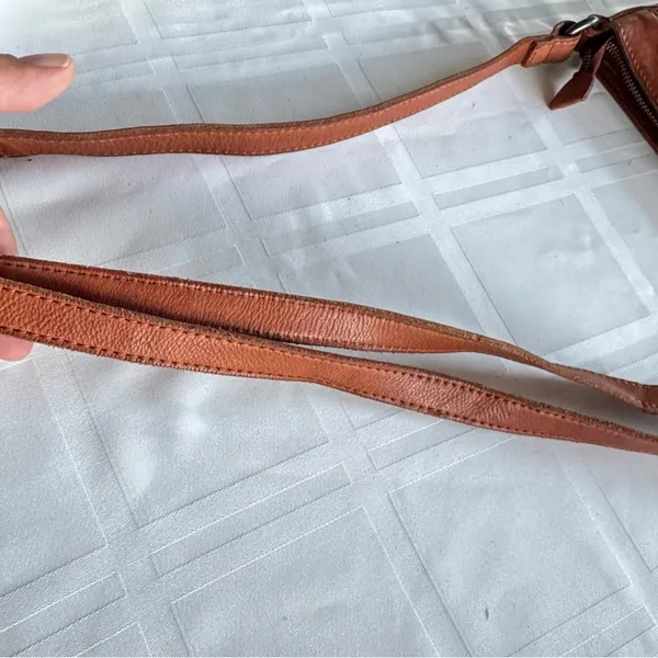 Vilenca Hollan Woven Leather Crossbody Bag - Image 8