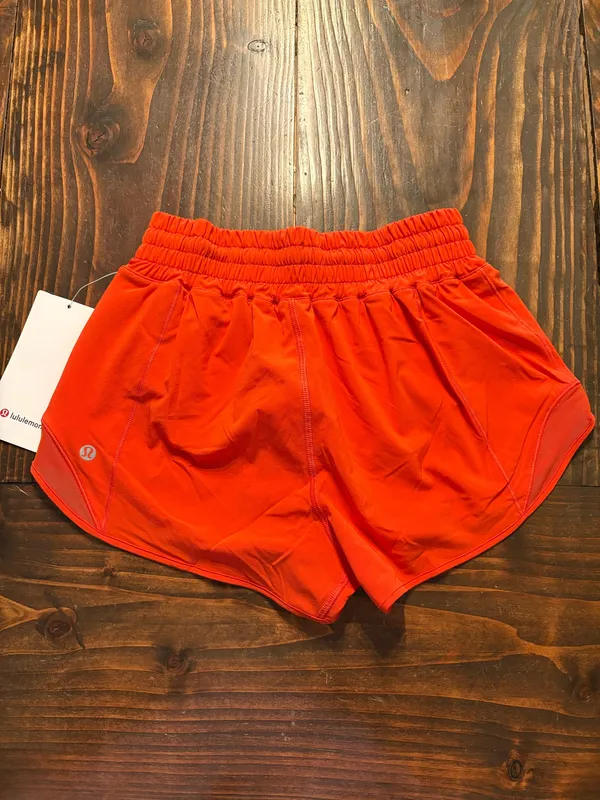 Lululemon Shorts Hotty Hot 2.5" Low-Rise - Image 2