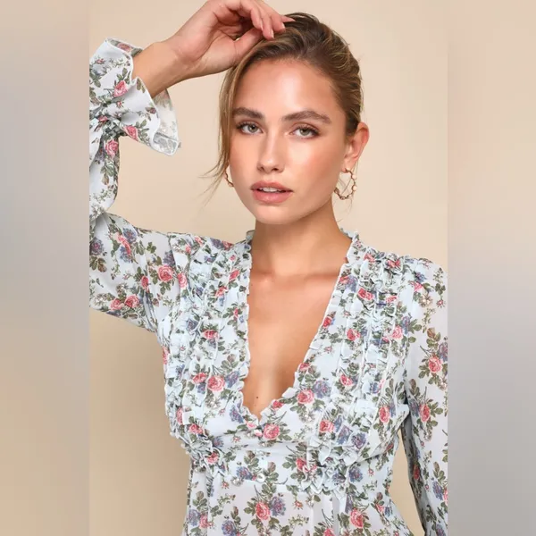 NWT Lulus Undeniably Darling Light Blue Floral Chiffon Balloon Sleeve Top XS - Image 3