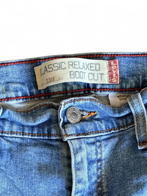 Levi’s 550 Classic Relaxed Bootcut Jeans Size 6M Light Wash - Image 2
