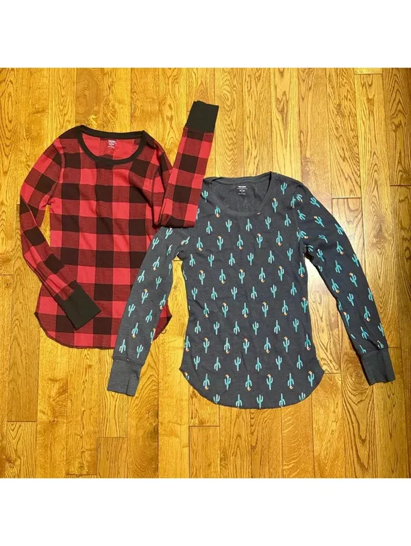 Women’s Size Medium Old Navy Red Plaid and Cactus Long Sleeve Thermal Bundle - Image 3