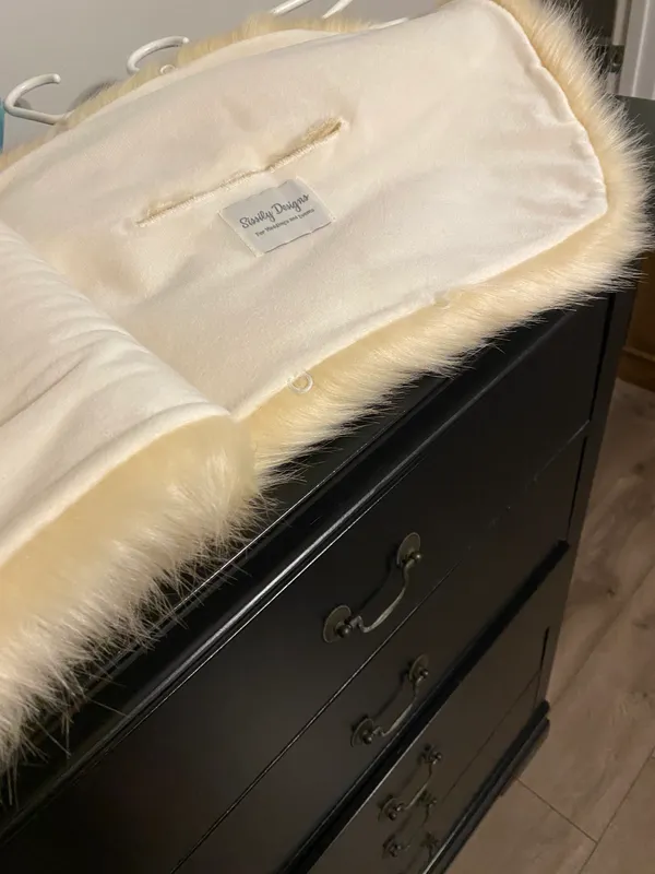 Faux Fur Wrap White - Image 3