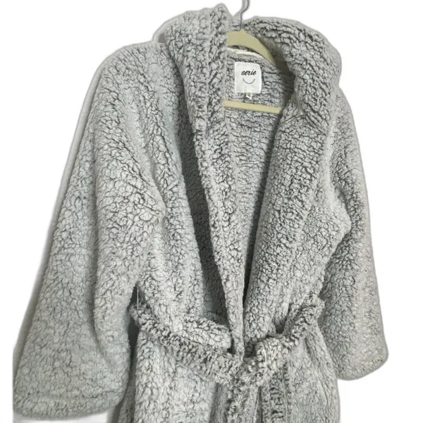 Aerie Gray Sherpa Hooded Belted Robe Cozy Fleece Spa Lounge Warm Pockets Bath M - Image 3