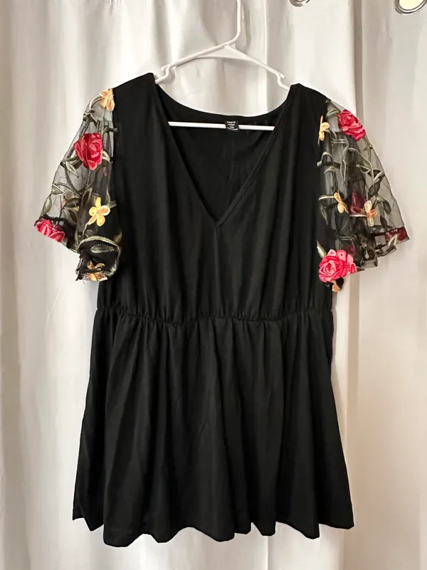 SheIn Top With Embroidered Sleeves - Image 3