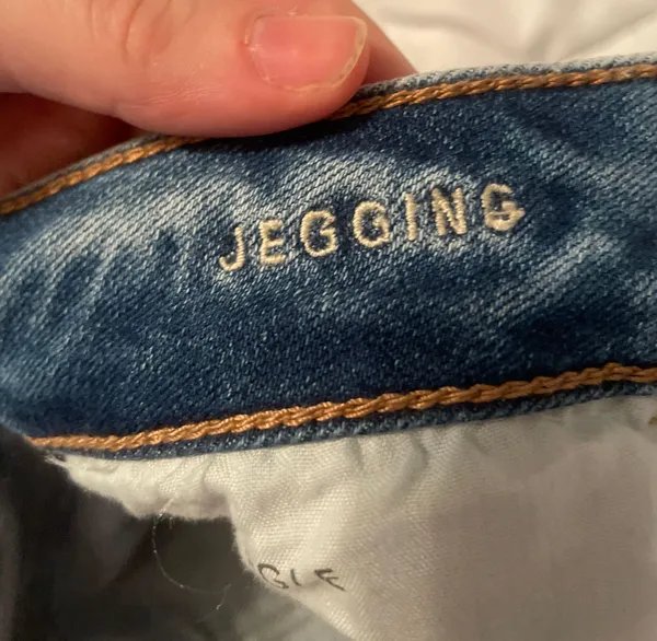 American Eagle Jeans - Image 4