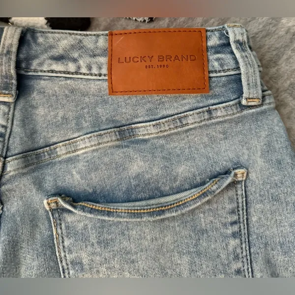 Lucky Brand Curvy High Rise Short Size 8- Worn Once!! - Image 3