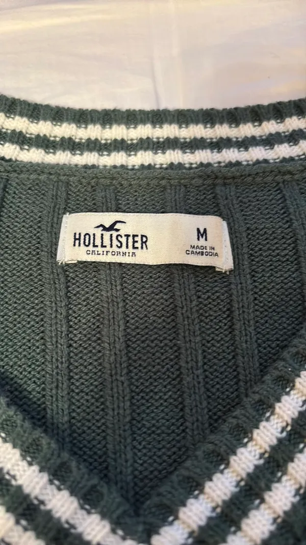 Hollister Dark Green Sweater - Image 4