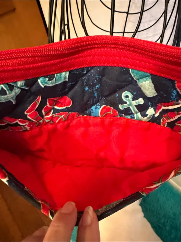🦀🦀🦀BOGOHO🦀🦀🦀Paul Brent Red Navy Quilted Floral Anchor Crossbody - Image 4