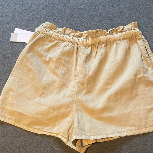 BP High Waist Beige Shorts - Image 2
