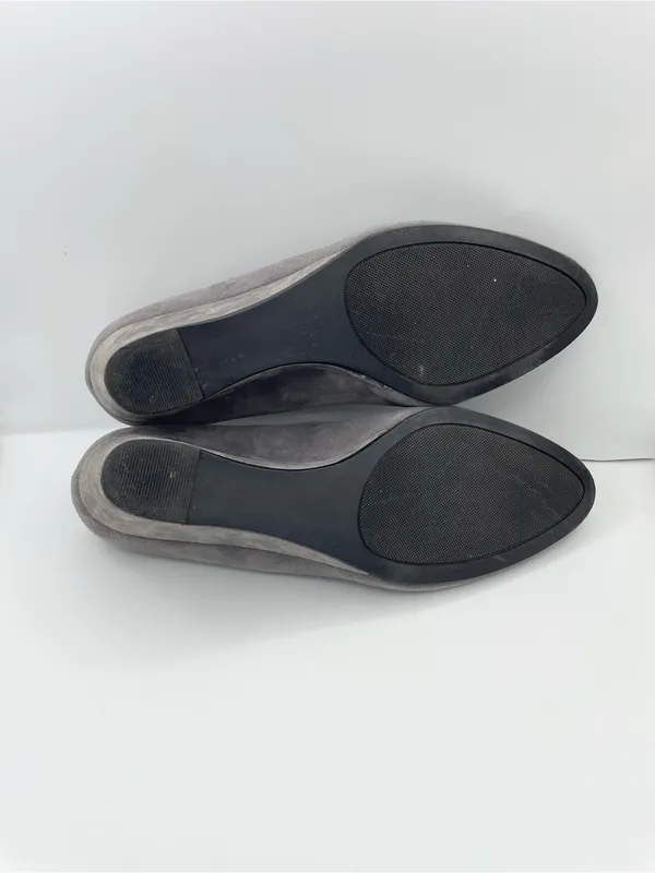 Vaneli suede wedge slip on gray pumps women’s Size 8 1/2M - Image 6