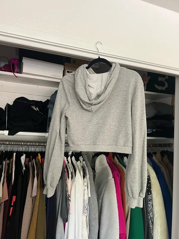 Superdown Christine heather gray cropped hoodie sweater L - Image 5