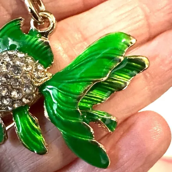 Green rhinestone fish keychain Gold - Image 6