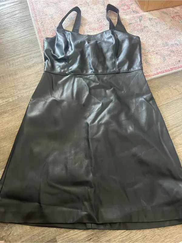 Abercrombie Classic Black Faux Leather Mini Dress - Sleek Square Neck - Image 5