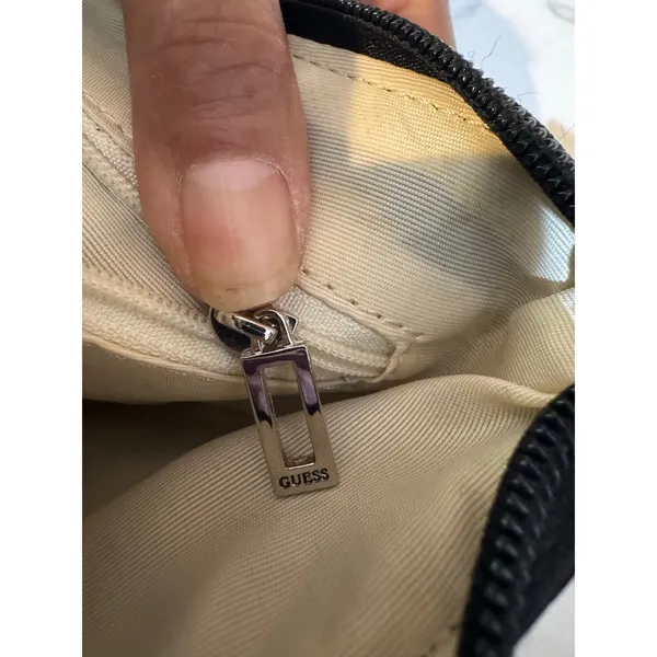 GUESS crossbody black purse silver "G" logo buckle matching flower charm VTG - Image 14