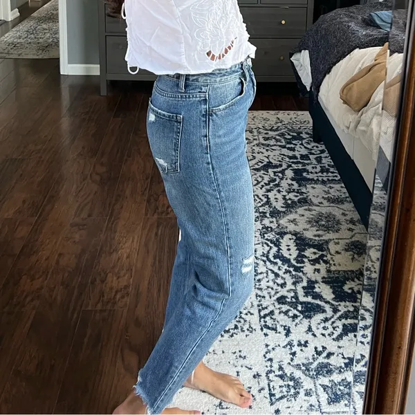 Distressed Jeans Size 27 - Image 7