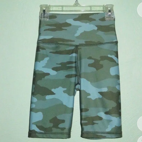 OFFLINE By Aerie Real Me Xtra Hold Up! 7" Camo Bike Short Size Small - Image 3