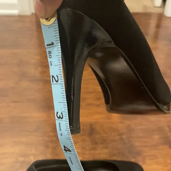 Stuart Weitzman black round toe heels - Image 11