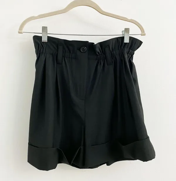 Aritzia Sunday Best Black Aki Paperbag High Rise Shorts - Image 4